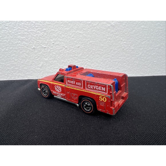 Hot Wheels Redline Flying Colors Red Emergency Squad 1/64 Diecast Fire Rescue - Picture 5 of 10
